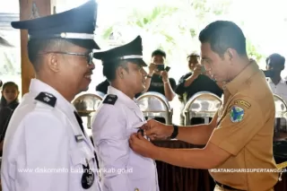 Bupati Fadhil Arief Melantik Dua Penjabat Kepala Desa di Serambi Rumah Dinas
