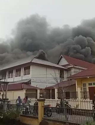 Kepulauan Meranti Membara! 'Jago Merah' Hajar Puluhan Ruang SMAN 1 Tebing Tinggi