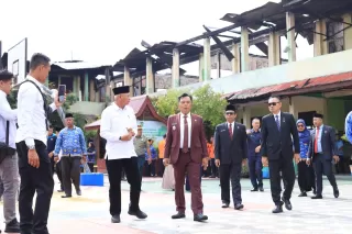 Bupati Kepulauan Meranti Tinjau Lokasi Kebakaran di SMA Negeri 1 Tebing Tinggi
