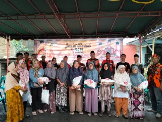 PAC Pemuda Pancasila Medan Denai Berbagi Sembako untuk Warga dan Kader di Kelurahan Binjai