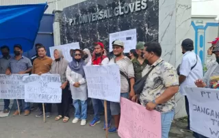 Wartawan Dihalang Saat Liput Demo Limbah PT Universal Gloves, Warga Resah Bau Cangkang