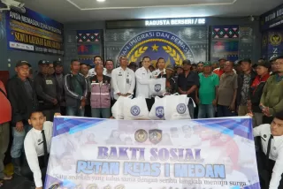 Rutan Kelas I Medan Bagikan 50 Paket Bansos untuk Tukang Becak