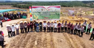 Dukung SPN, PTPN IV Regional V dan Polres Sanggau Tanam Jagung Kuartal IV Serentak di Kembayan