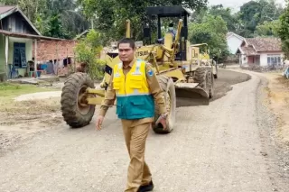 Fadhil - Bakhtiar Habiskan Duit Rp 29,520 Miliar Bikin Jalan Kabupaten Mulus