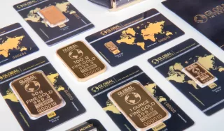 Emas Lesu di Awal Pekan, Kombinasi Tekanan The Fed dan Dolar Faktor Utama