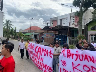 Kampung Tempat Tinggal Wakil Walikota Didemo, Kompas Desak Copot Camat Medan Perjuangan