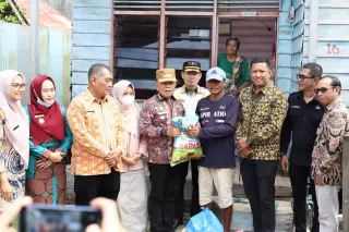 Rumah Warga Roboh Diterjang Angin Kencang, H Asmar Turun Tangan Perintahkan Pembangunan Ulang