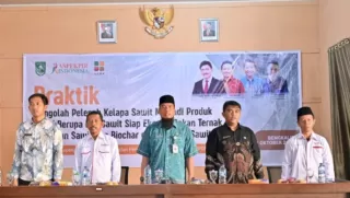 Sinergi BPDP dan ASPEKPIR Ajari Petani Sawit di Pulau Terluar Bikin Lidi Sawit Siap Ekspor