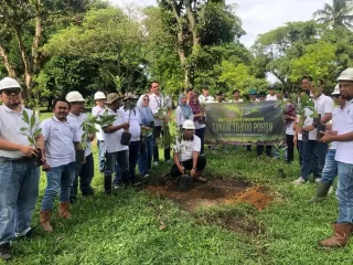 Komitmen Hijau, PTPN IV Regional VII Tanam 2.200 Pohon di Hari Menanam Pohon Indonesia