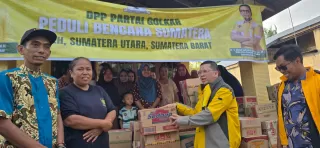 Peduli Korban Banjir, Anggota DPR RI Ahmad Doli Salurkan Bantuan ke Masyarakat di Langkat