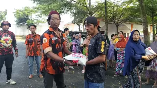 Pemuda Pancasila Medan Denai Salurkan 114 Karung Beras untuk Warga Terdampak Banjir