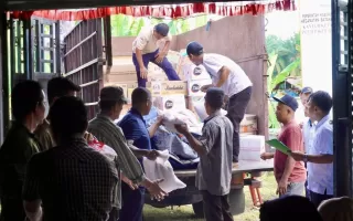 Karyawan PalmCo, Entitas Holding PTPN Salurkan Ribuan Paket Bantuan ke Aceh dan Sumut