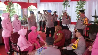 Bhayangkari Cabang Kepulauan Meranti Sembangi Pos Nataru Beri Tali Asih