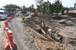 Dorong Normalisasi Sungai dan Penanganan Oprit Jembatan Meureudu Pidie Jaya Tuntas