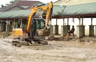 Kementerian PU Lanjutkan Pembersihan Lumpur dan Siapkan Air Bersih