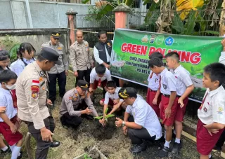 Polres Kepulauan Meranti Tanam Pohon dan Edukasi Lingkungan di Sekolah