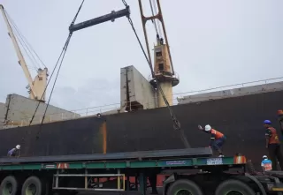 Tonggak Awal 2026, Pelindo Multi Terminal Jamrud Nilam Mirah Layani Kapal Impor Perdana