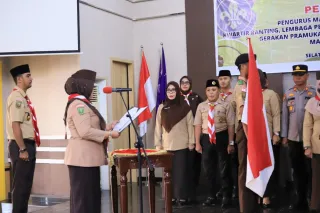 Hj Ismiatun Lantik Jajaran Pengurus Pramuka Kwarran Tebingtinggi