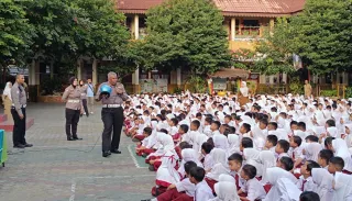 Ditlantas Polda Riau Taja Police Goes To School dan Green Policing di SDN 36 Pekanbaru