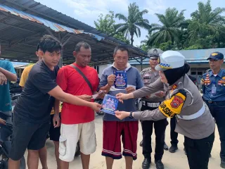 Cek Kesehatan Pengemudi, Ram Check dan Pasang Sticker Scotlight, Ini Asa Satlantas Polres Bengkalis