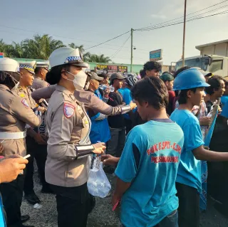 Kawal Aksi Damai Masyarakat di PKS PT PAA, Satlantas Polres Bengkalis Pastikan Situasi Aman