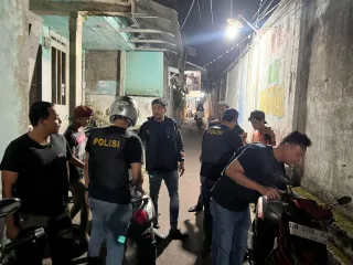 Satresnarkoba Polresta Pekanbaru  Razia, Empat Orang Positif Narkoba Diamankan di Kampung Dalam