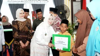 Siswa Dan Guru Ngaji Terdampak Banjir di Langkat Terima Bantuan