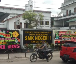 Kepsek SMKN I Rantau Utara Bungkam Ditanyai Anggaran Rp158 Juta