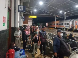 Genangan Air di Petak Jalan Cianjur- Cibeber, KAI Daop 2 Bandung: Maaf Perjalanan KA Siliwangi Tertahan