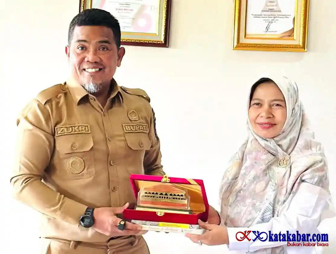 Bupati Pelalawan H Zukri Dorong Pemasangan Jaringan Kabel Bawah Laut di Pulau Mendol