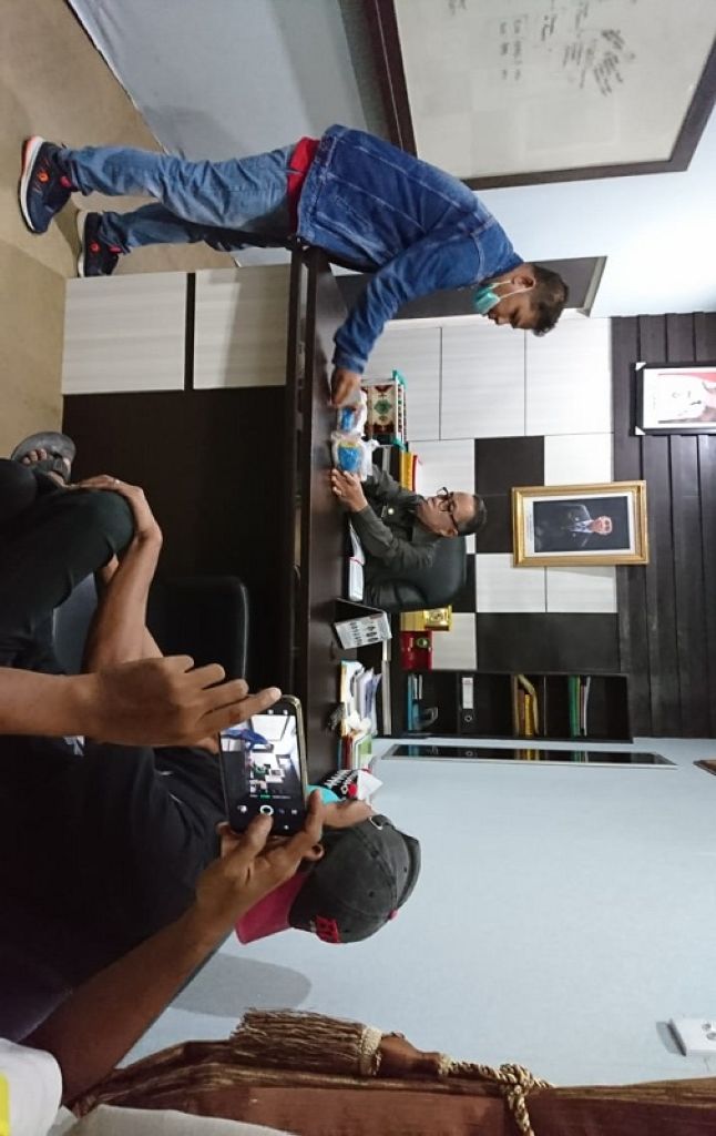 Oknum Anggota DPRD Rohul Ini Marah Dikasi Paket Sembako