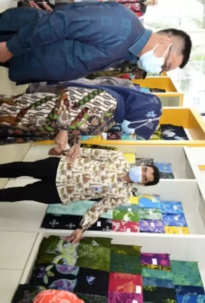 Galeri IKM Batam Bikin Herawati Kagum