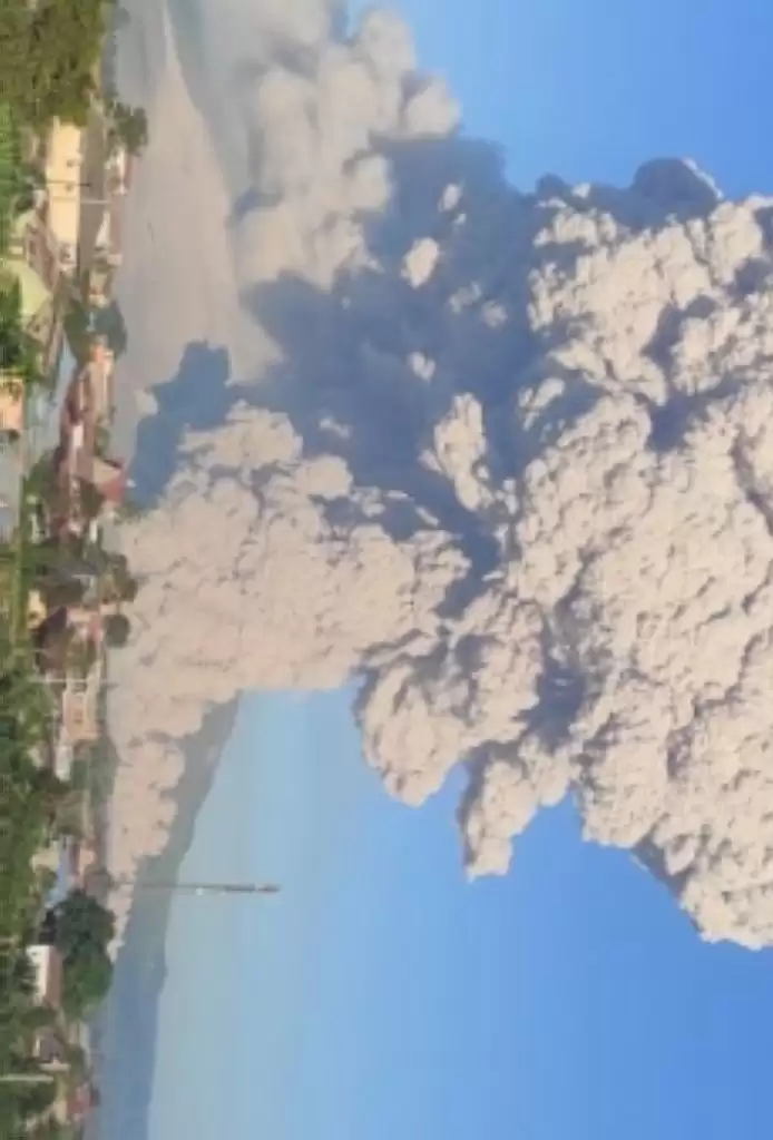 Erupsi Lagi, Gunung Sinabung Luncurkan Awan Panas Sejauh 4500 Meter