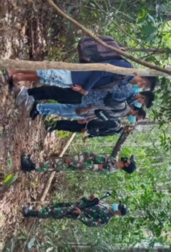 Lintasi Batas Negara Ilegal, 17 PMI Diamankan Satgas Pamtas Yonif 642 Kapuas