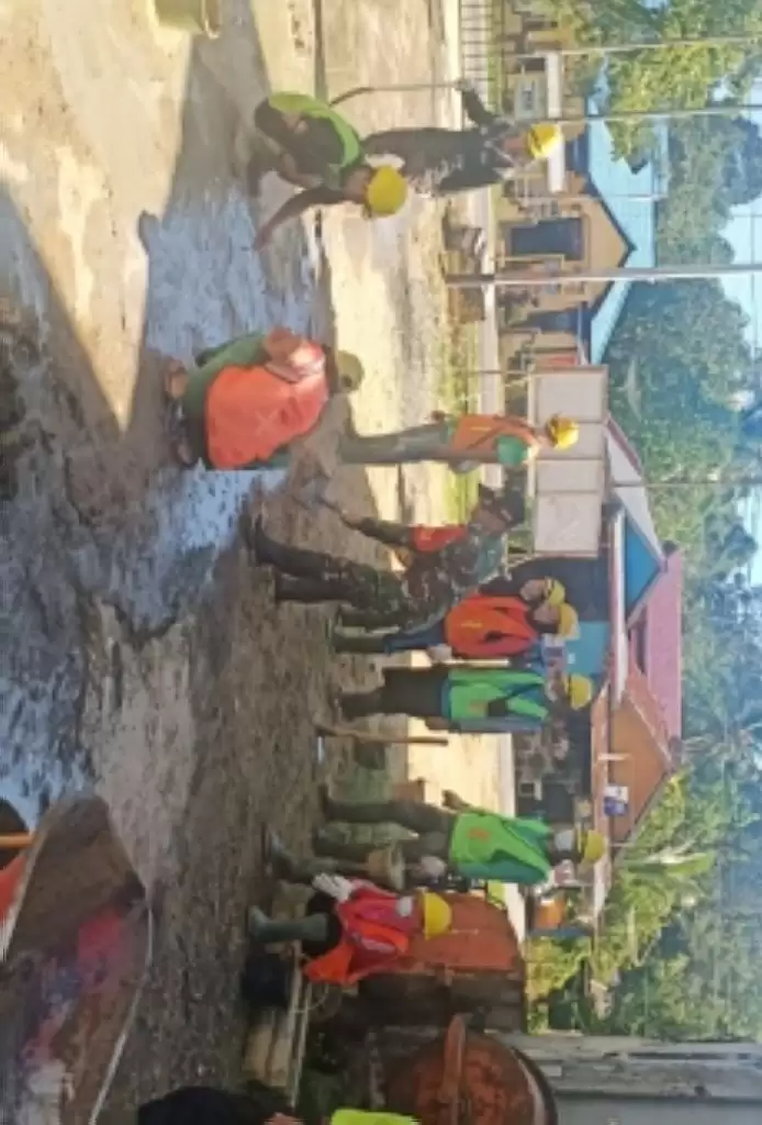 Kemanunggalan TNI dan Rakyat, Babinsa Koramil 01 Karya Bakti Cor Jalan