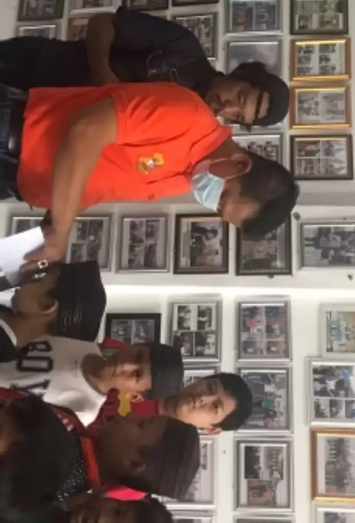 Meski Hujan Turun, Ketua Pewarta Tetap Bersedekah pada Anak Yatim di Jumat Barokah