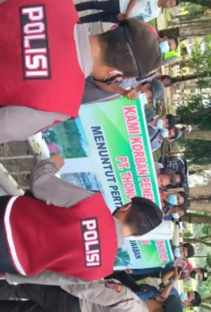 Tagih Janji ke DPR, Massa Serukan PT Thong Langkat Energi Rusak Lahan Pertanian