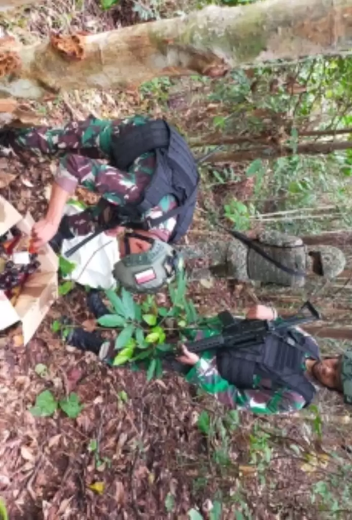 Satgas Pamtas Yonif 645 GTY Amankan Ratusan Botol Miras di Jalur Tikus