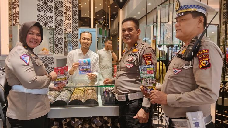 Ditlantas Polda Riau Lakukan Patroli Dialogis di Sukaramai Trade Center