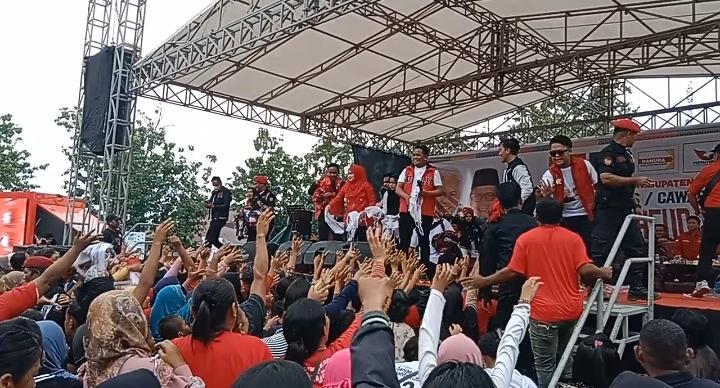 Kampanye Akbar, Ribuan Orang  Tumpah Ruah di Lapangan Bola Pangkalan Kerinci