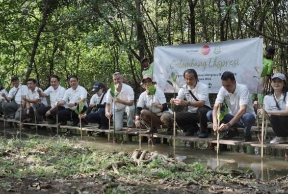 The Westin Jakarta dan Siji Art Management Gelar Aksi Penanaman Mangrove