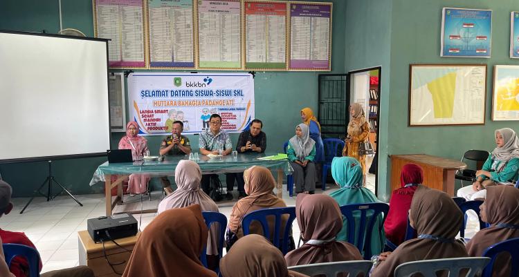 Kukerta UNRI Desa Alahair 2024, Mahasiswa Sukseskan Satu-satunya Sekolah Lansia di Kepulauan Meranti
