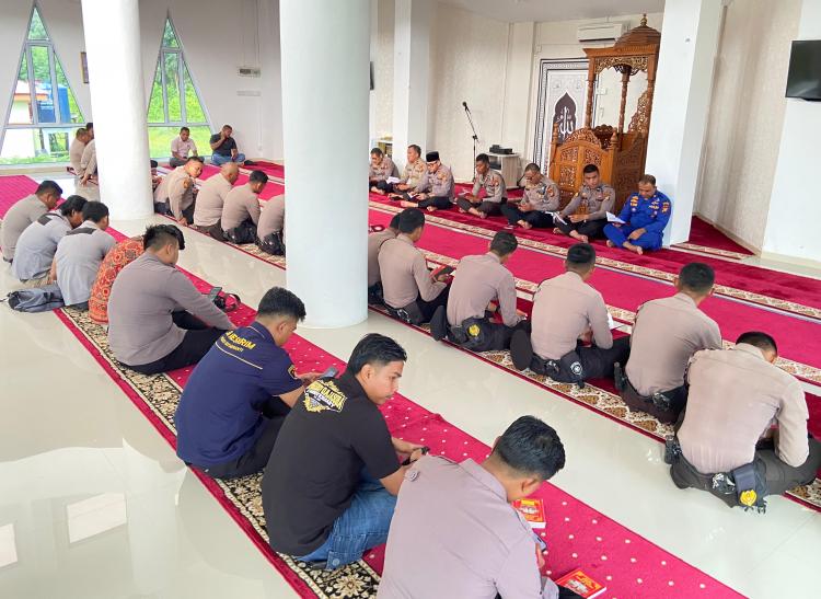 Wakapolres Ajak Personel Humanis di Giat Binrohtal Polres Kepulauan Meranti