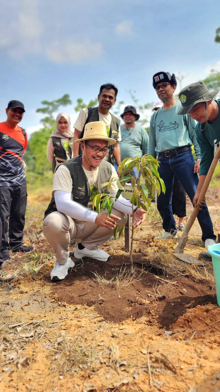 Bandara SSK II Pekanbaru Tanam 500 Bibit Pohon di Tahura Sultan Syarif Hasyim: Langkah Nyata untuk Masa Depan Hijau