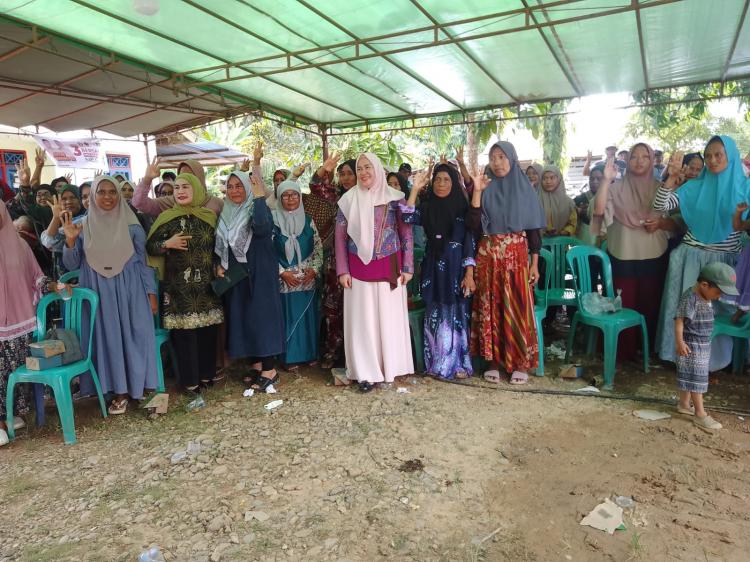 Jika Terpilih Jadi Bupati, Anton- Poti Bakal Aspal Jalan Produksi Seluruh Pelosok Desa Rohul