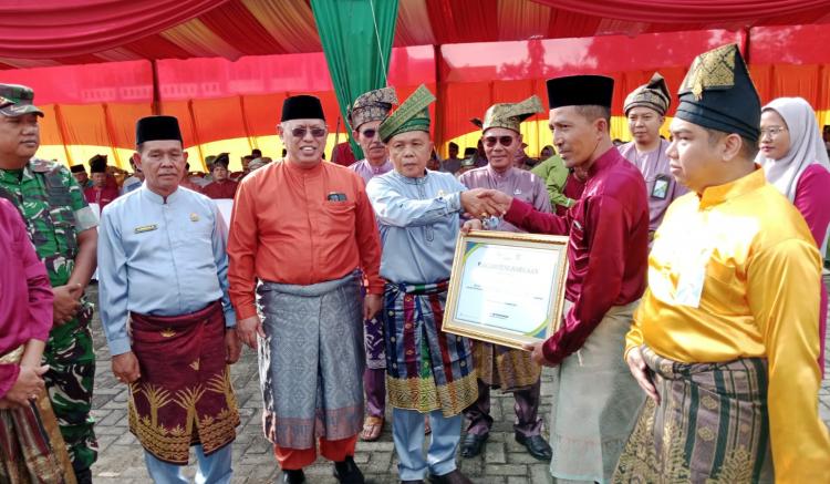 Pimpin Upacara HUT ke 16 Kabupaten Kepulauan Meranti, Ini Asa H Asmar