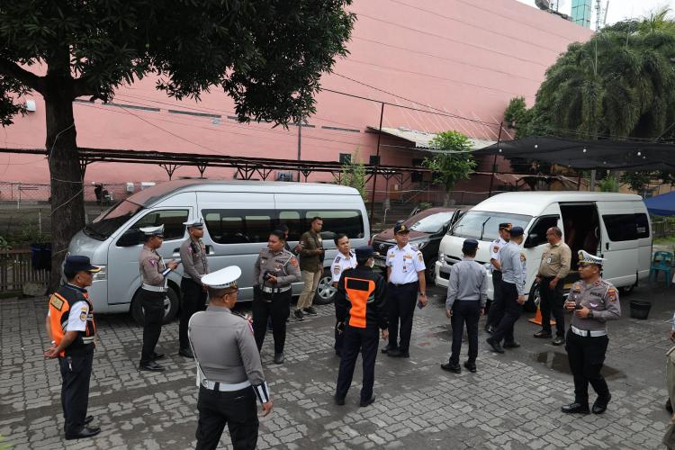Aktivitas Naik Turun Penumpang di Lokasi Tidak Resmi Penyebab Kemacetan Kota Medan