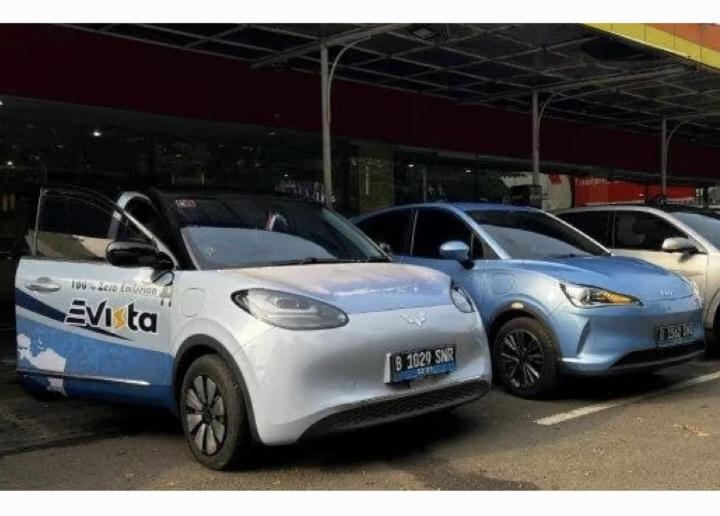 Naik Taksi Listrik Evista Mulai Rp50 Ribu Antar Jemput Bandara dan Stasiun