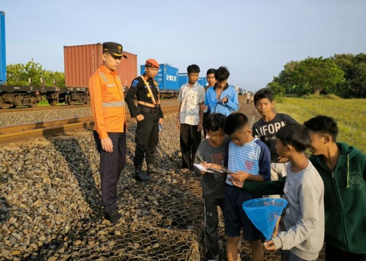 Demi Keselamatan, KAI Imbau Masyarakat Tidak Melakukan Aktivitas Ngabuburit di Jalur KA