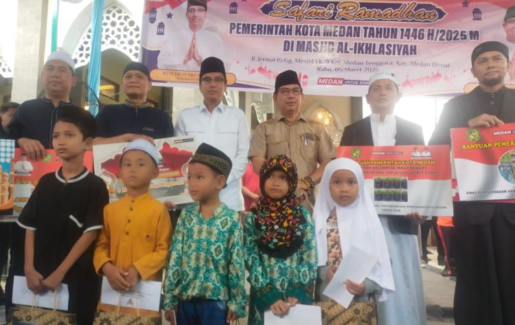 Safari Ramadhan Pertama Walikota Rico Waas, Mempererat Hubungan dengan Masyarakat dan BKM Masjid Al-Iklashiyah